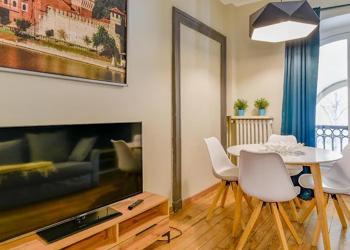 Apartment La Finestra Sotto I Portici By Happyhostorino Turin