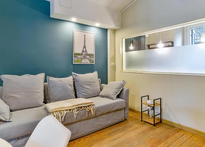 Apartment La Finestra Sotto I Portici By Happyhostorino *