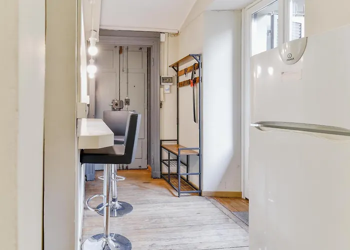 Apartment La Finestra Sotto I Portici By Happyhostorino
