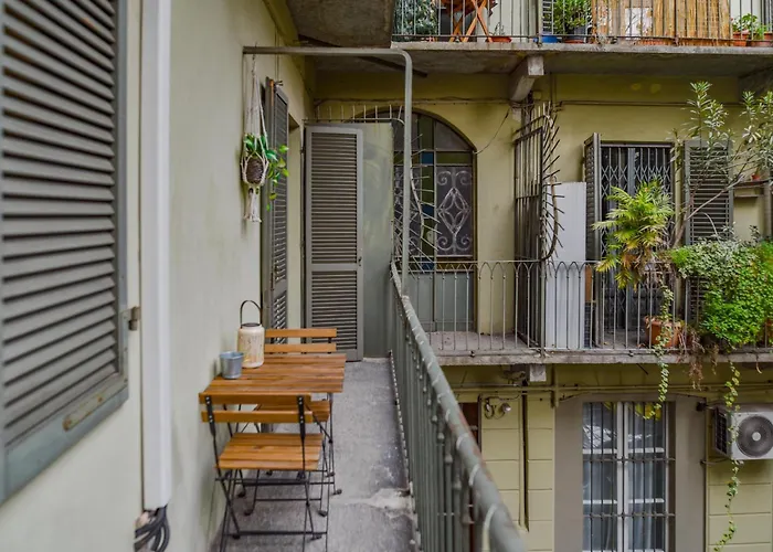 Apartment La Finestra Sotto I Portici By Happyhostorino Turin