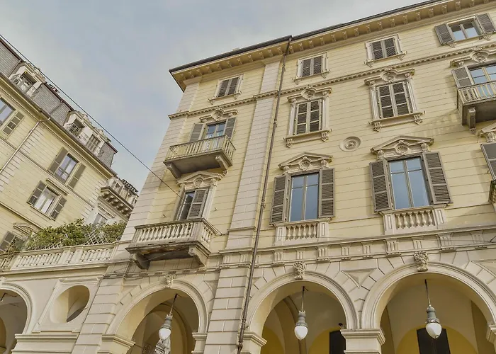 Apartment La Finestra Sotto I Portici By Happyhostorino