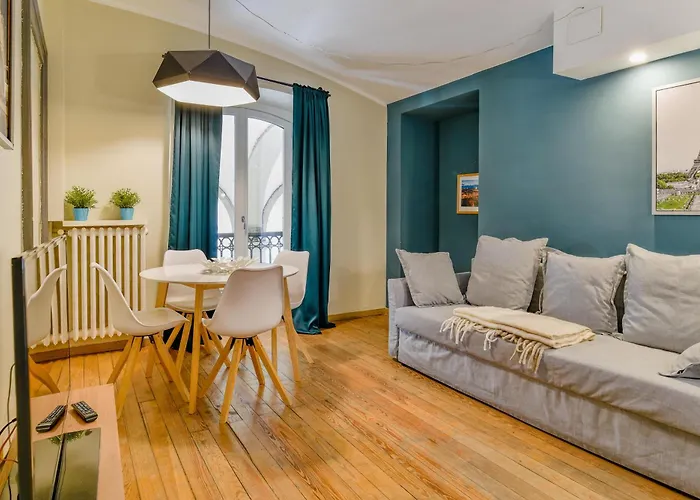 Apartment La Finestra Sotto I Portici By Happyhostorino *