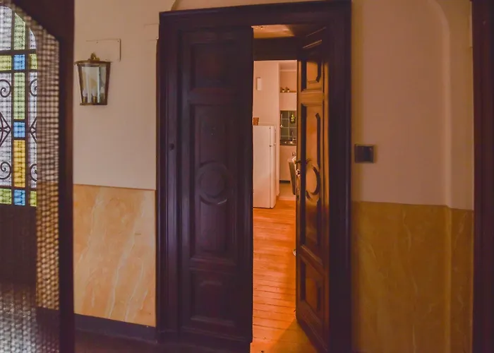 Apartment La Finestra Sotto I Portici By Happyhostorino