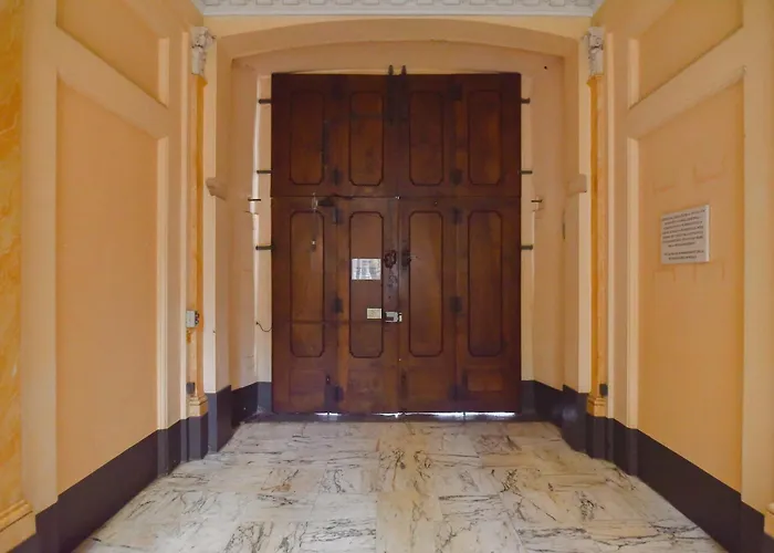 Apartment La Finestra Sotto I Portici By Happyhostorino *